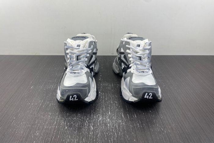 7.5 Ba*len*cia*ga  677403-w3rb5-9012