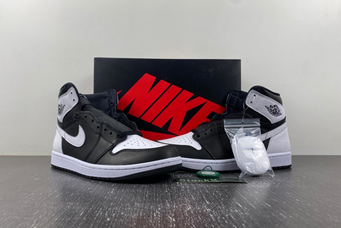 Air Jordan 1 High OG “Reverse Panda DZ5485-010