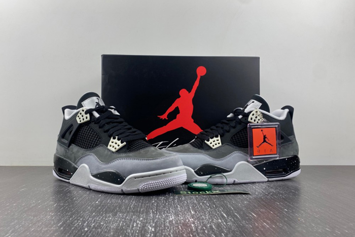 AIR JORDAN 4 RETRO