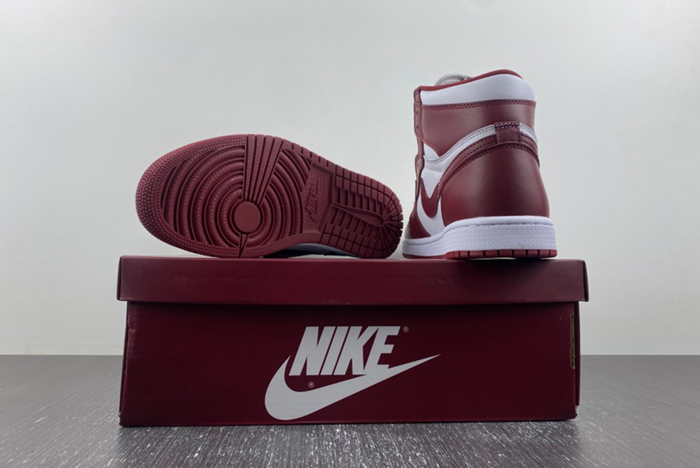 Air Jordan 1 High OG “Team Red” DZ5485-160