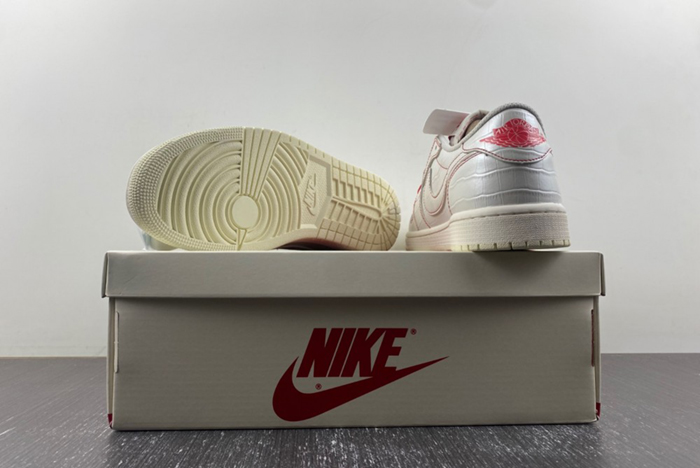 TS x AJ1 Travis Scott x Air Jordan 1 Low OG DM7866-601