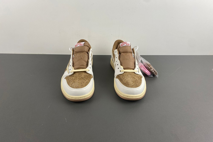 Travis Scott x Air Jordan 1 Low OG DM7866-106