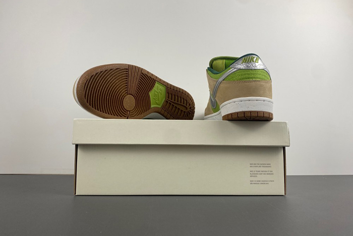 Nike SB Dunk Low “Escargot” FQ7585-200